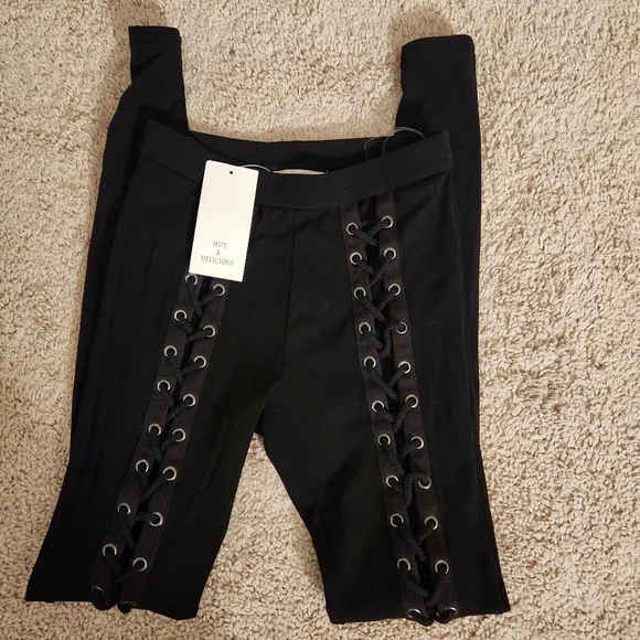 Hot & Delicious Black Corset Leggings Size Small - Picture 2 of 8
